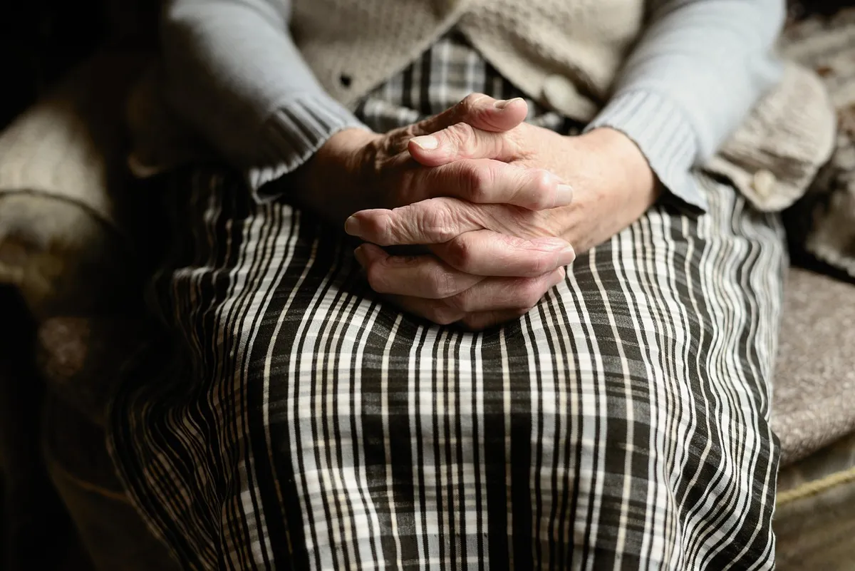 hands, human, old human, age, seniors, fold, skin, person, finger, prayer, pray, old woman, dress, sit, grandma, grandmother, senior work, old people's home, pr