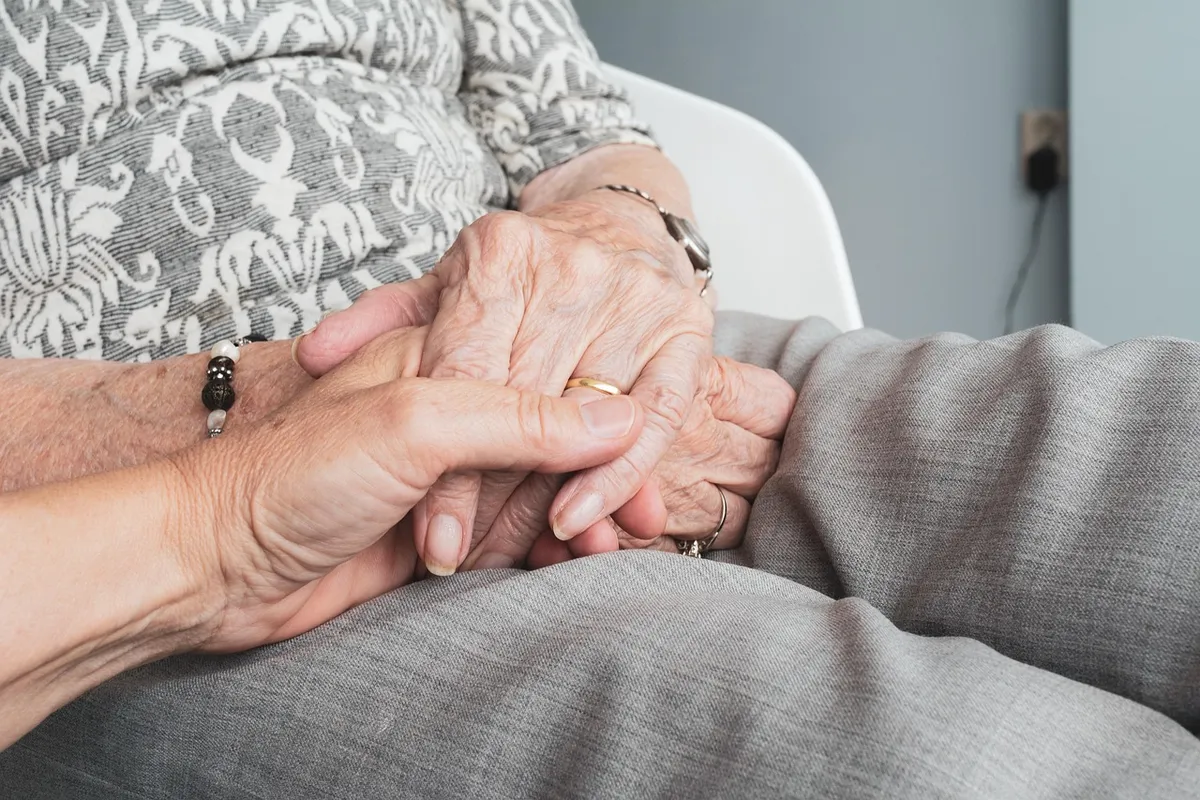 hands, old, old age, senior citizens, happy mothers day, vulnerable, concern, old person, elderly, retirement, self-reliance, loneliness, woman, grandmother, se